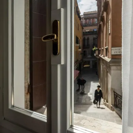 Szálloda Casa Petrarca *