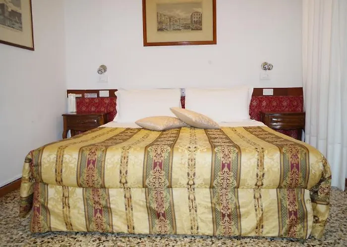 Szálloda Casa Petrarca *