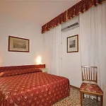 Casa Petrarca Hotell *