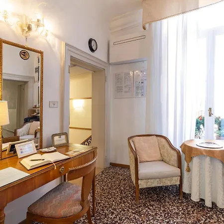Hotell Casa Petrarca *