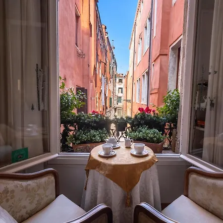 Casa Petrarca Hotel