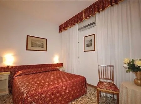 Casa Petrarca Szálloda *