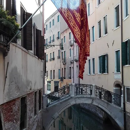 Casa Petrarca Hotel *