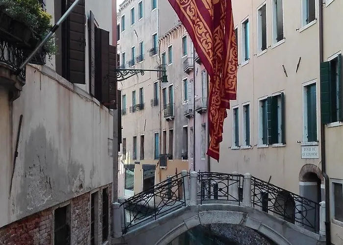 Casa Petrarca Hotel *