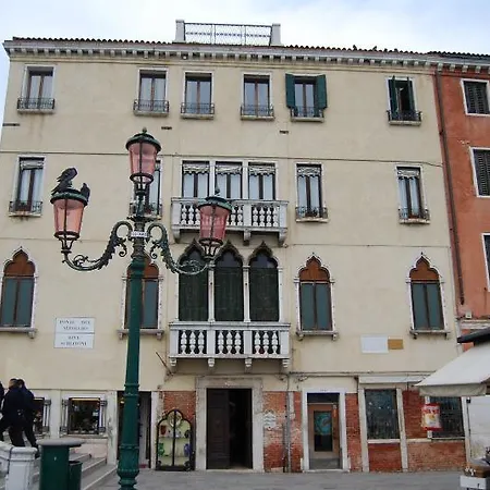 Szálloda Casa Petrarca *