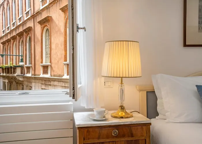 Casa Petrarca Hotel *